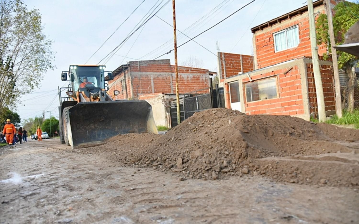 Avanza la pavimentación de una calle troncal de Altos de San Lorenzo: hay cortes y desvíos
