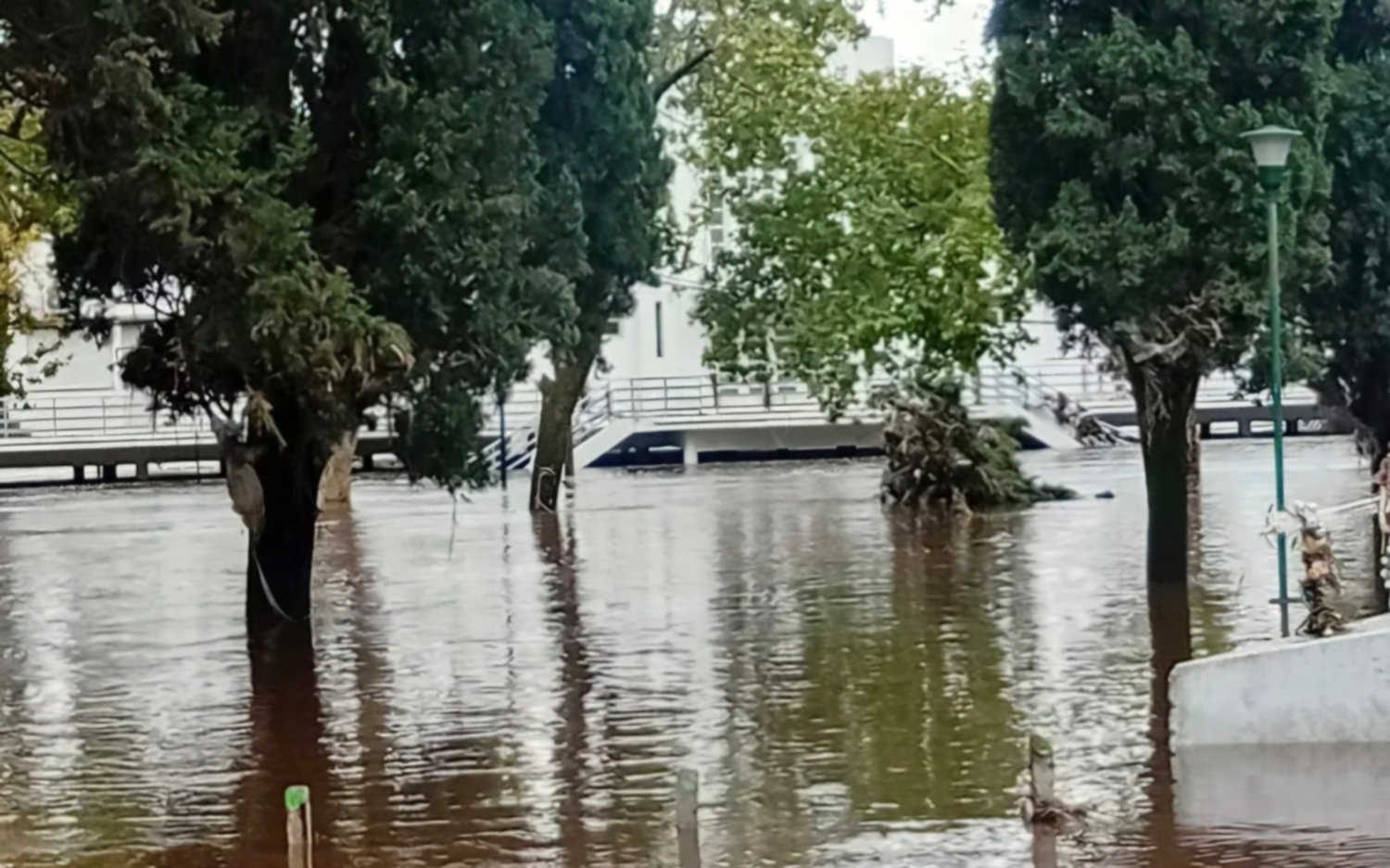 Salto y Arrecifes comienzan la reconstrucción tras el temporal con más de 5.000 evacuados