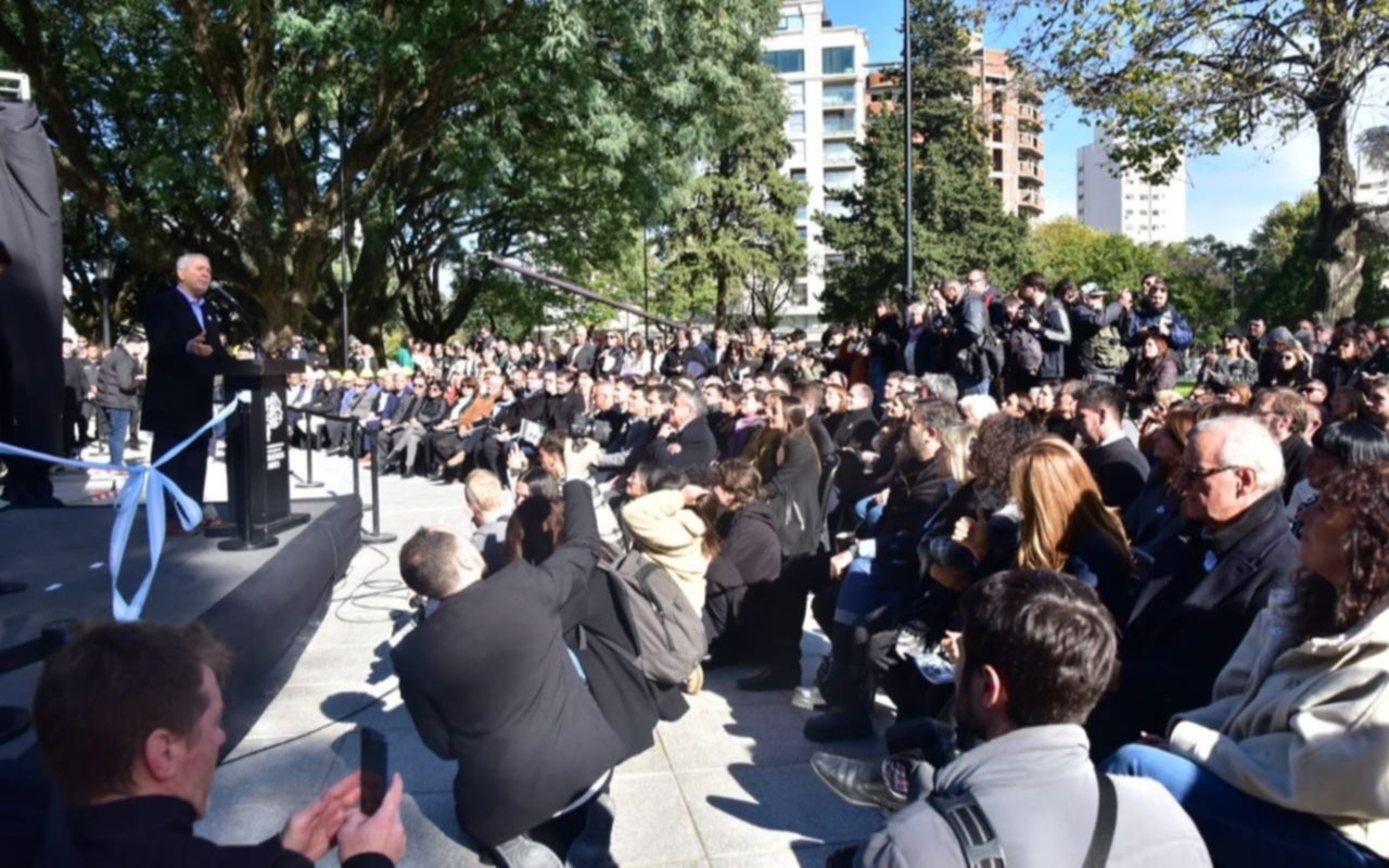 VIDEO.- La Plaza Rocha ya luce renovada: mañana, show para los platenses en 7 y 60