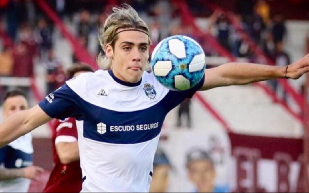 La FIFA inhibió a Gimnasia por una deuda en la llegada de Claudio Paul Spinelli
