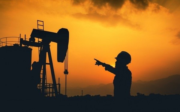 Superávit energético en baja: cómo influye la caída del precio del petroleo en el Banco Central