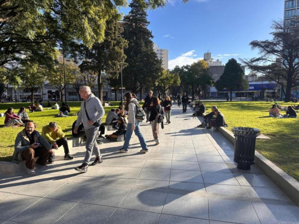 En Plaza Rocha el vecindario disfruta de un renovado espacio verde