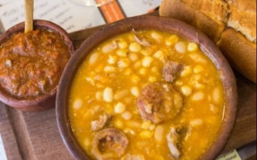 Domingo patrio en La Plata: dónde comer locro y celebrar la Revolución de Mayo