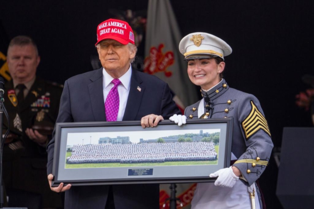 Trump defiende el veto para los estudiantes extranjeros en Harvard