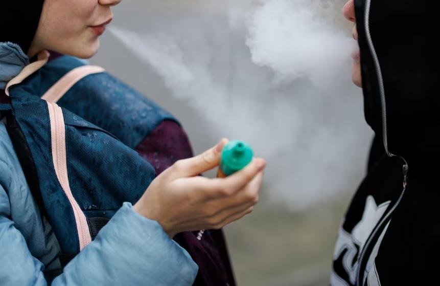 Cigarrillos electrónicos: crece el vapeo entre los adolescentes