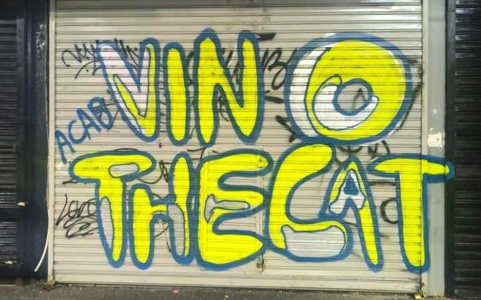 "Vino the cat", el misterioso graffiti que copa las paredes de La Plata: ¿de qué trata?