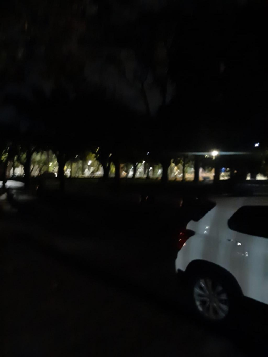 En 38 entre 1 y 115, las luces están apagadas y el paisaje nocturno es temible