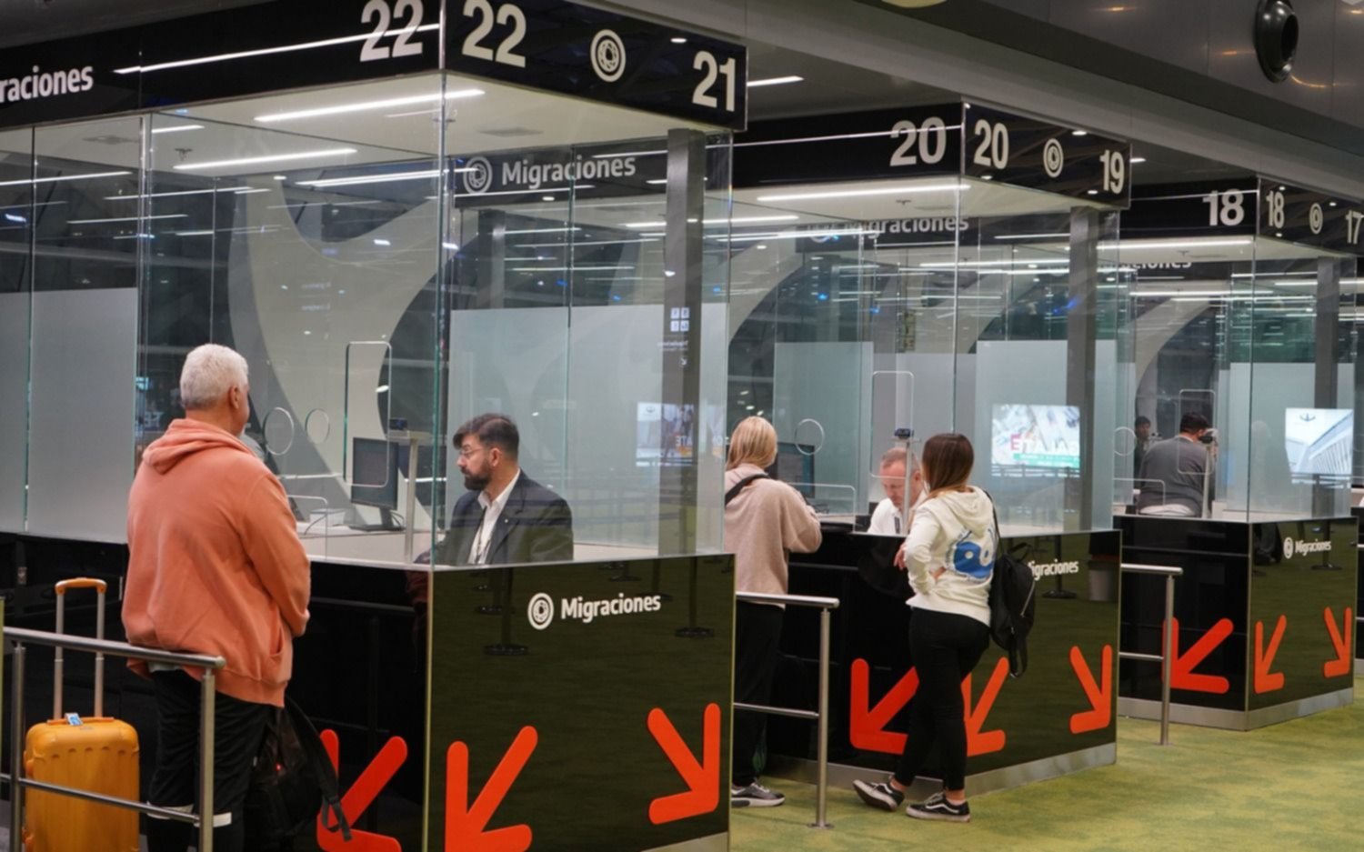 Salud paga, arancel a estudiantes extranjeros y trabas para sacar la ciudadanía: oficializan cambios en la política migratoria