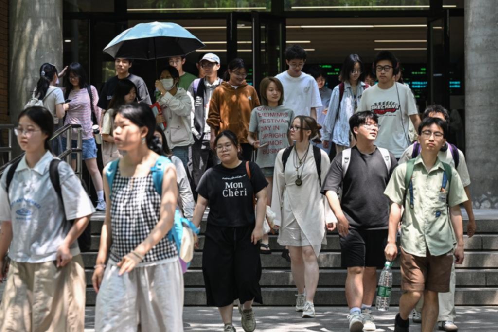 Angustia de estudiantes chinos ante la quita de visas por parte de EE UU