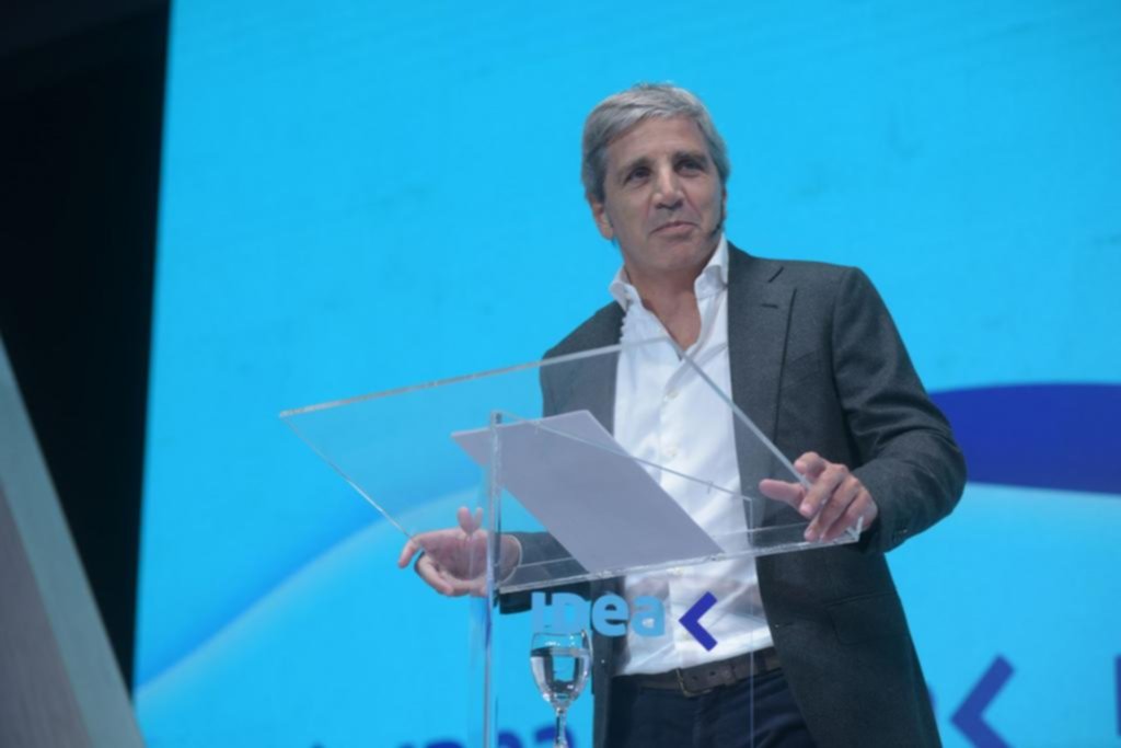Caputo dijo que hay productos que bajaron su precio a la mitad