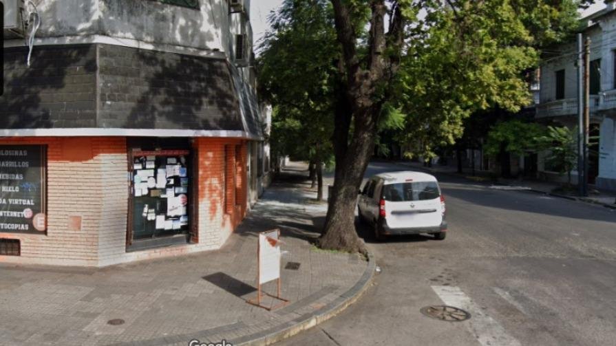 Fue a un kiosco con una cuchilla, robó y escapó