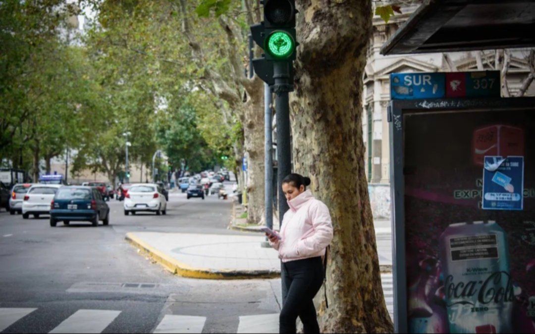 Sábado fresco pero para disfrutar al aire libre: ¿cómo sigue el tiempo en La Plata?