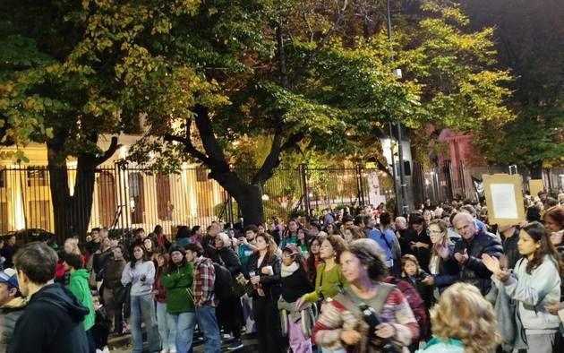 Marcha universitaria en La Plata: docentes y estudiantes se concentraron en  el Rectorado de la UNLP