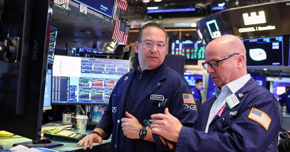 Caen los bonos y las acciones argentinas en Wall Street y sube el ...