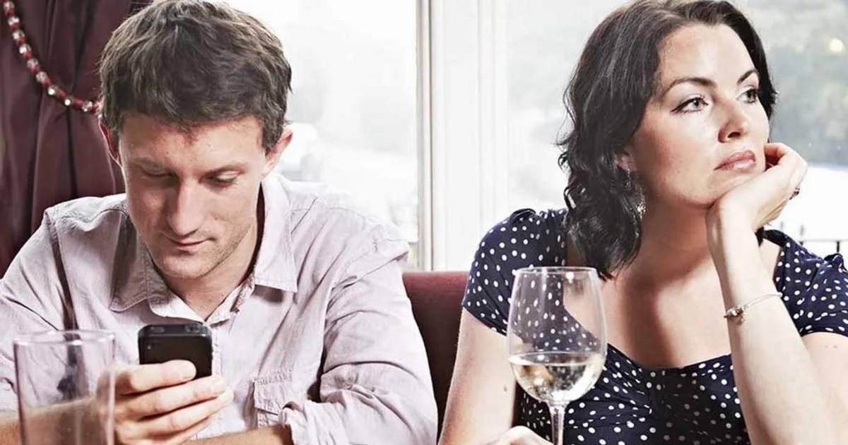 Mucho celular, pocos hijos: la era de los smartphones marca la caída de la natalidad | El Dia
