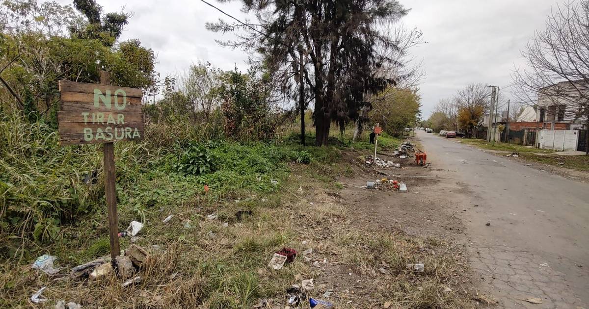 Denuncian un "basural crónico" en 520 y 135 | El Dia