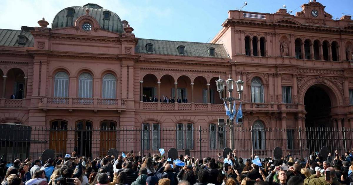 Reunión de gabinete con foto de unidad y sin mención a la interna | El Dia