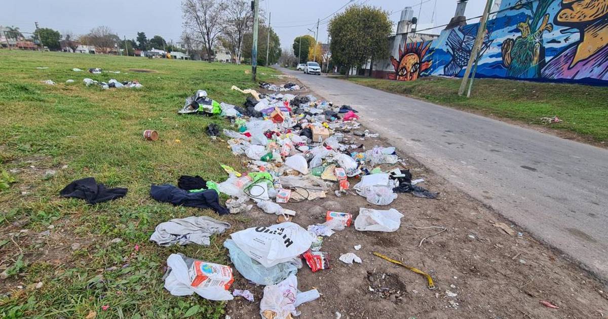 Guerra de la bolsita: la basura divide en Altos de San Lorenzo | El Dia