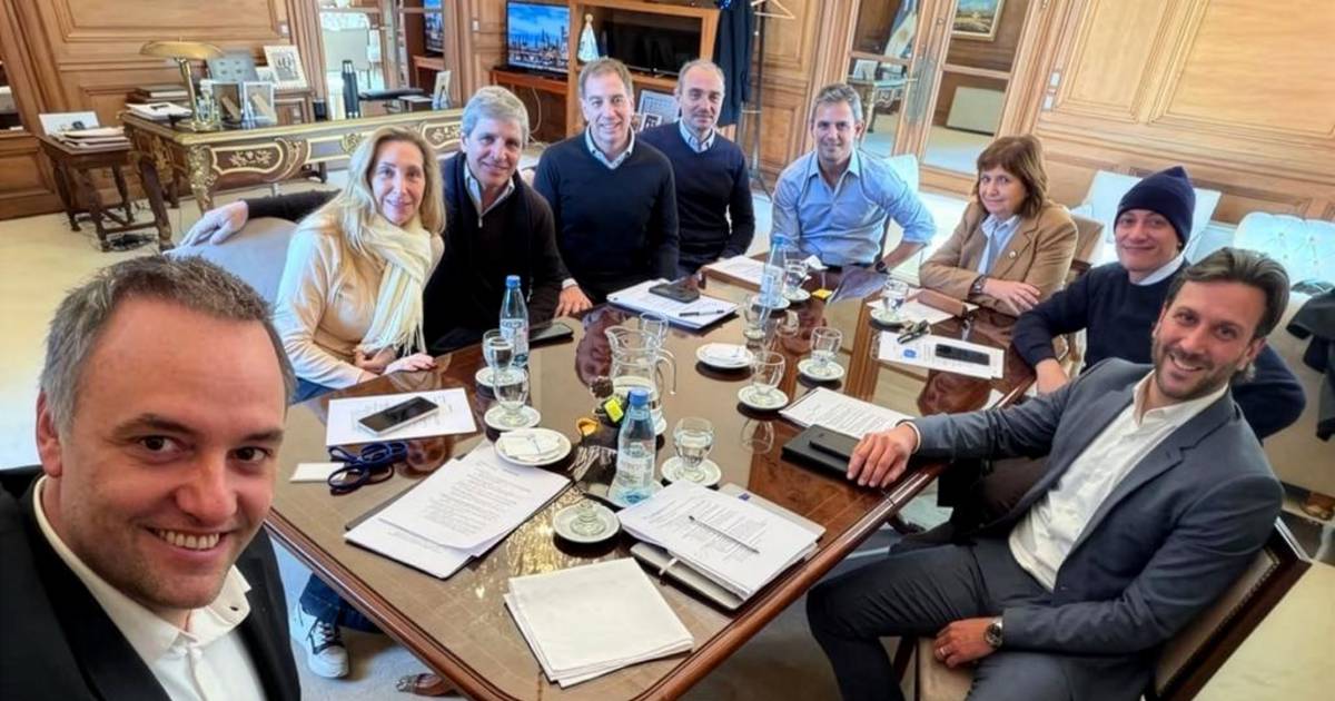 Una foto y un cara a cara que habla de una frágil tregua en la Casa Rosada | El Dia