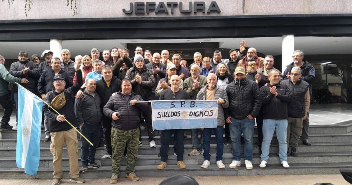 Penitenciarios retirados a la cabeza de una protesta salarial | El Dia
