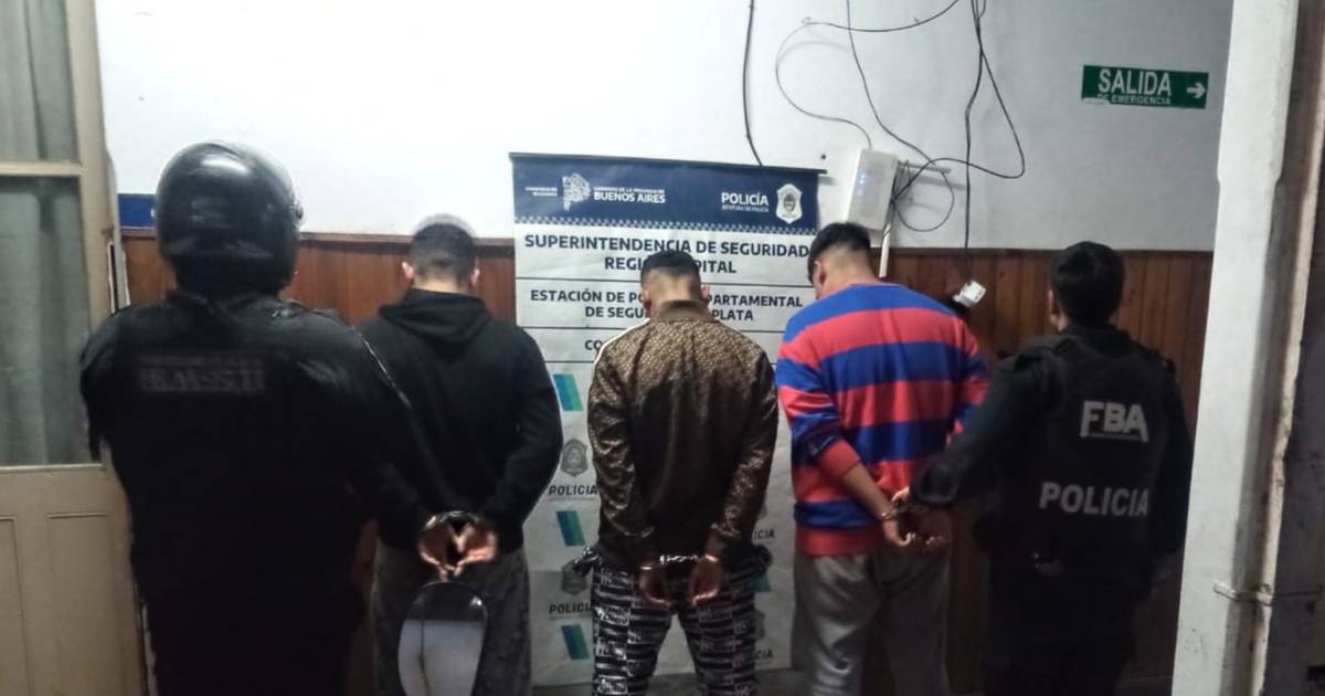 Persecución en Tolosa: tres jóvenes cayeron dentro de un supermercado con una Ranger robada | El Dia