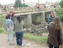 Alumnos de la UNLP salieron a explorar el arroyo El Gato