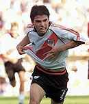 River vendió a Saviola al Barcelona en cifra récord