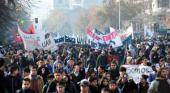 Multitudinaria marcha en reclamo de mejoras educativas en Chile