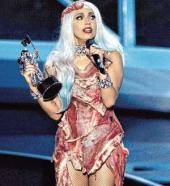 Exponen el polémico vestido de carne cruda de Lady Gaga