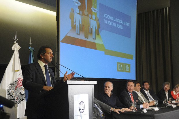 Scioli endurece el tono contra los opositores