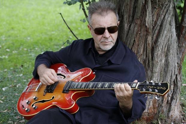León Gieco presenta su show en el Teatro Argentino a beneficio
