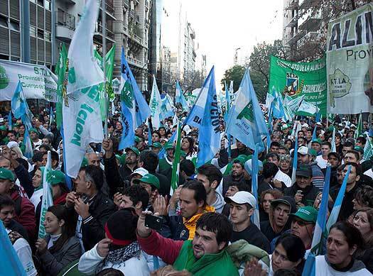 Gremio de alimentación amenaza con "paros sorpresivos"