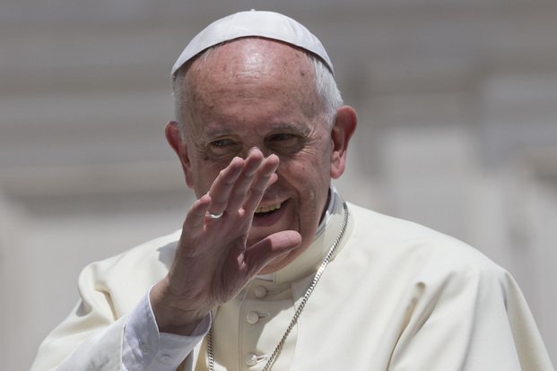 El Papa advierte en una encíclica que la Tierra es "maltratada y saqueada"