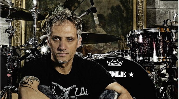 Charly Alberti: “Revolver la historia del grupo genera situaciones muy fuertes”