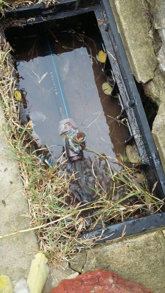 Quejas por una avería en la red de agua potable en 73, 4 y 5
