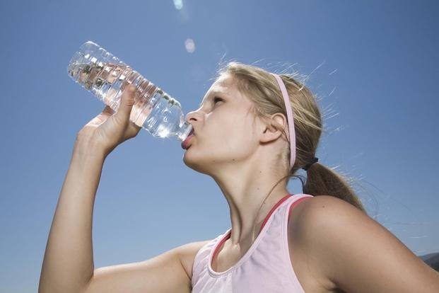 El consumo de agua en Argentina es deficiente en adolescentes y niños