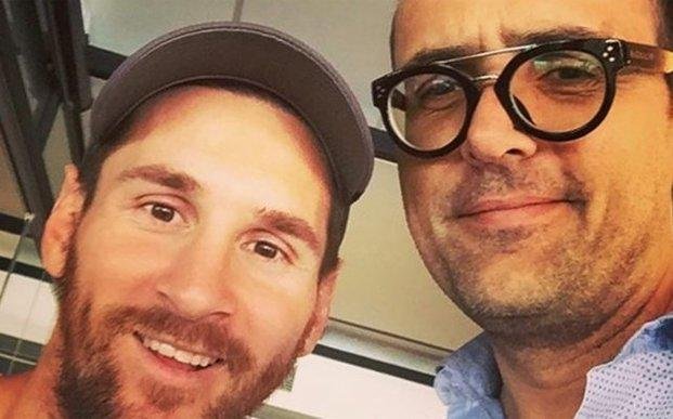 La "Pulga" antes del juicio y la Copa América se fotografió con un nuevo look