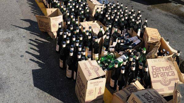 Trago amargo: ladrones roban en un club de moteros 90 botellas de fernet