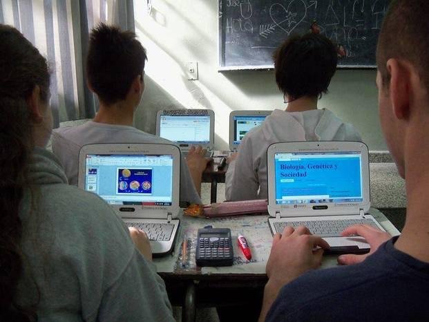 Con computadoras en el aula los chicos no aprenden más