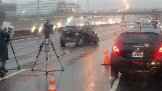 Un hombre murió atropellado al bajarse de su auto para recibir ayuda mecánica