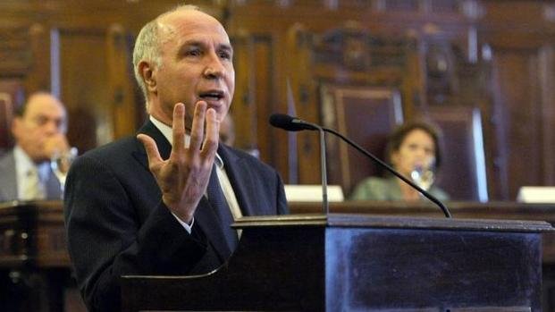 Lorenzetti: "Es un error gravísimo reducir
la figura del Papa a un dirigente político"