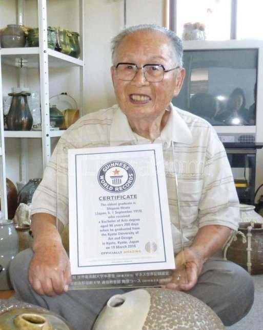 A los 96, se recibió y es el graduado más viejo del mundo