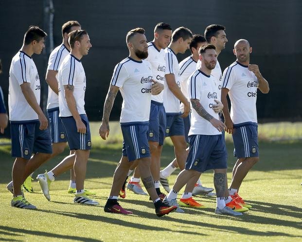 Argentina, con Lionel Messi aún en duda, sale a la cancha