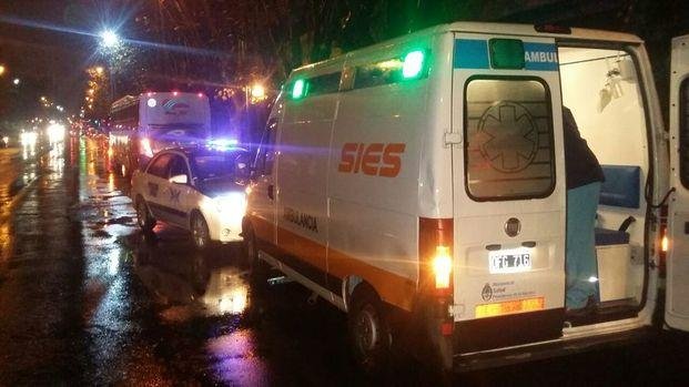 Un ciclista quiso esquivar un bache y fue embestido por un colectivo en 1, 55 y 56