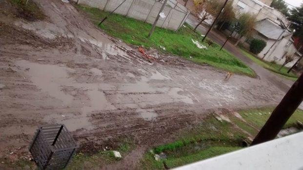 Reclamo por mejorado de calles en la zona de 11 bis, 605 y 606