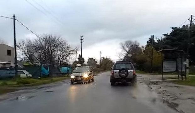 Avenida 7, desde Sicardi hasta Barrio Aeropuerto, repleta de baches