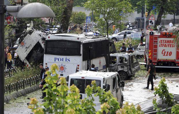 Coche bomba deja 11 muertos en Estambul