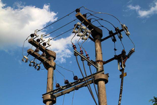 Ordenan a las empresas de energía a emitir nuevas facturas con las tarifas anteriores