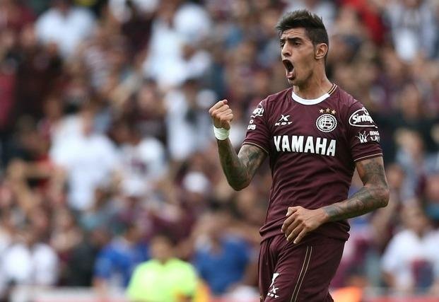 Suena en varios clubes, pero no sabe nada