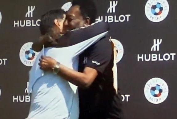 Un abrazo que quedará en la historia